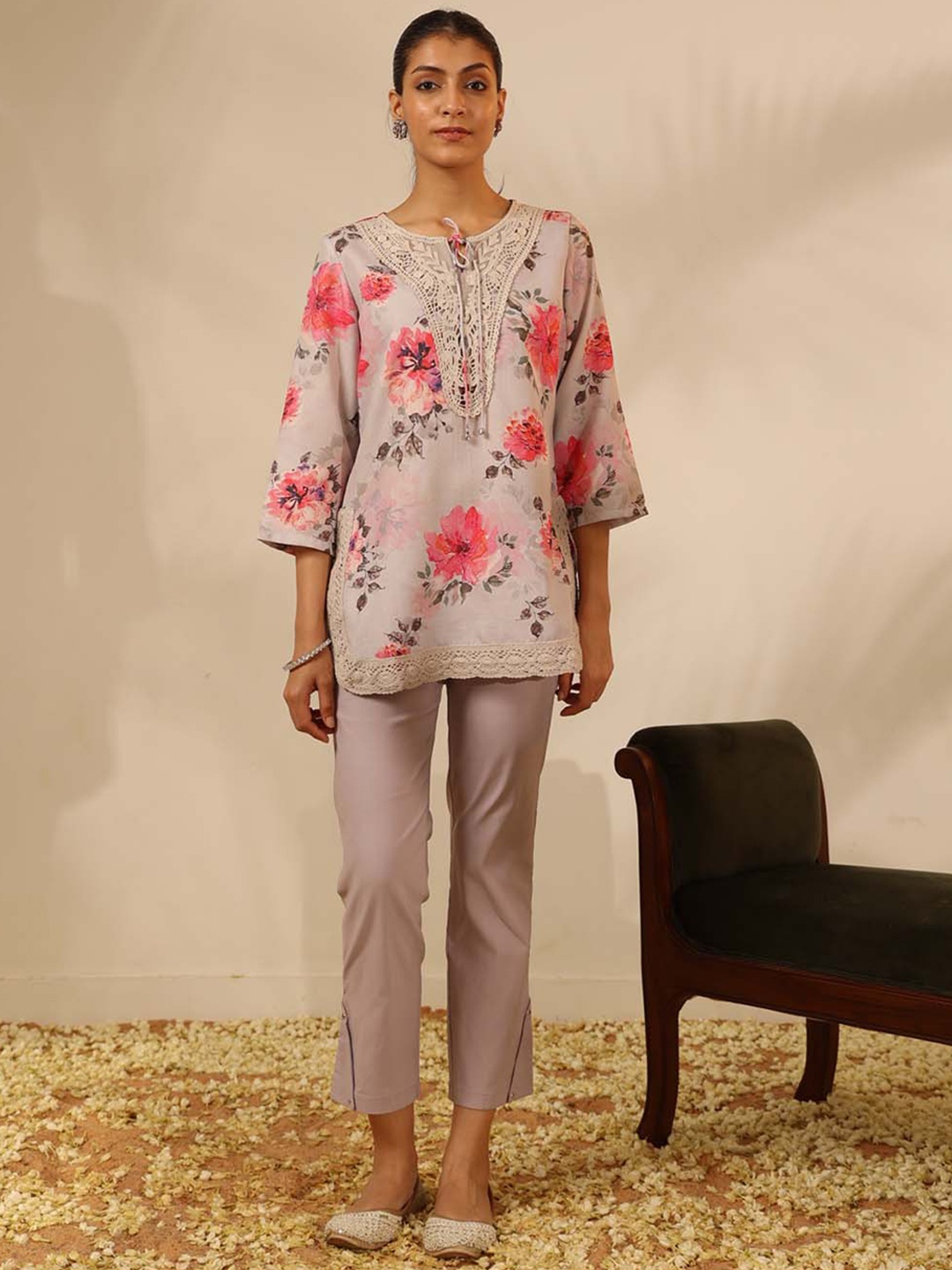 

Lakshita Floral Printed Thread Work Kurti, Grey