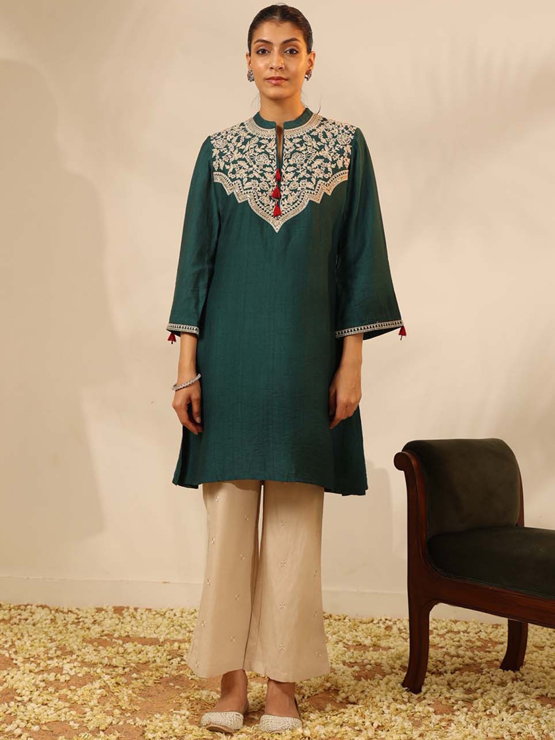 

Lakshita Floral Embroidered Flared Sleeves Kurta, Green