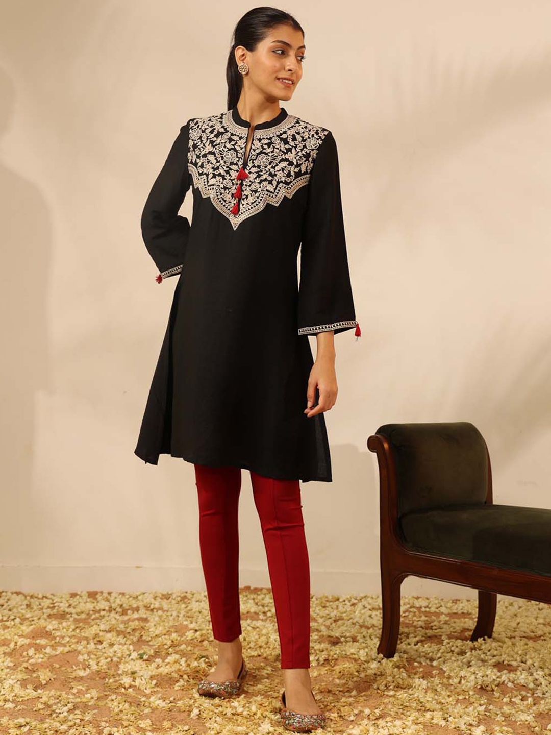

Lakshita Floral Embroidered Flared Sleeves Kurta, Black