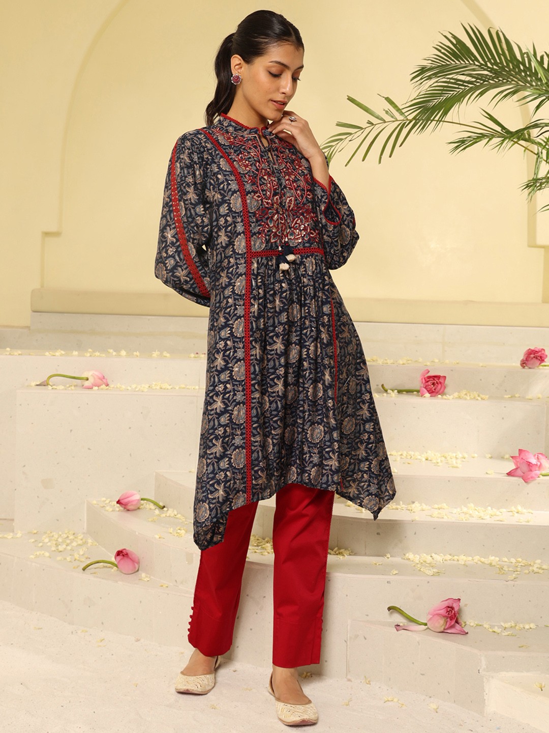 

Lakshita Floral Printed Flared Sleeves Thread Work Kurta, Navy blue