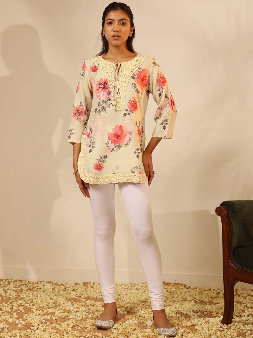 

Lakshita Floral Printed Tie Up Neck Kurti, Yellow