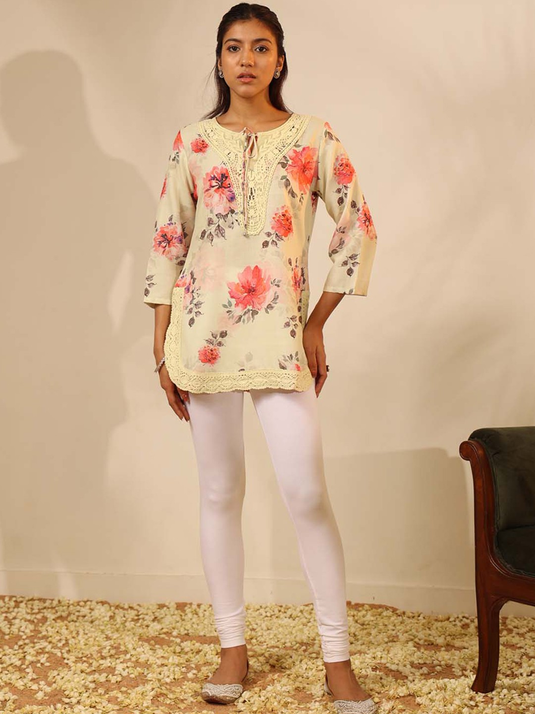 

Lakshita Floral Printed Tie Up Neck Kurti, Yellow