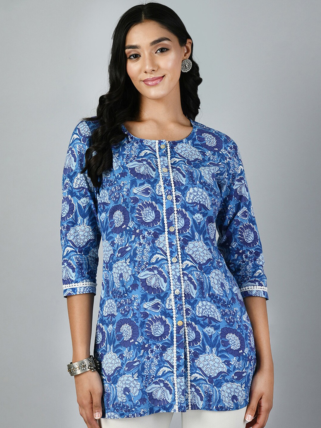 

MEESAN Floral Printed Pure Cotton Panelled Kurti, Blue