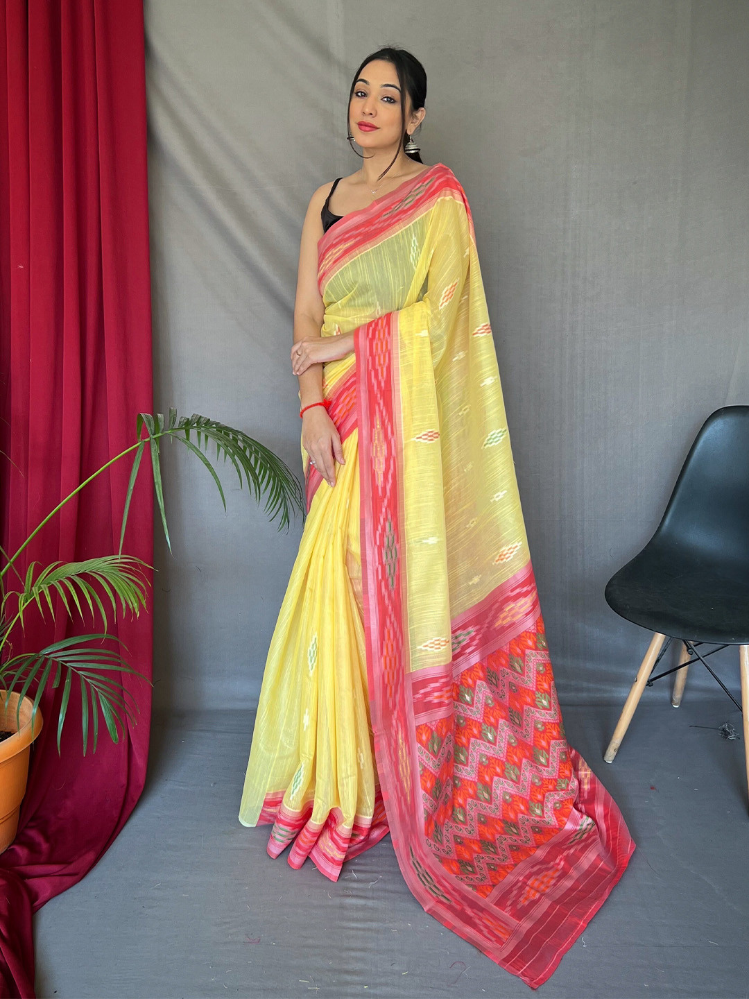 

Munir Ethnic Motifs Woven Design Zari Pure Linen Ikat Saree, Yellow