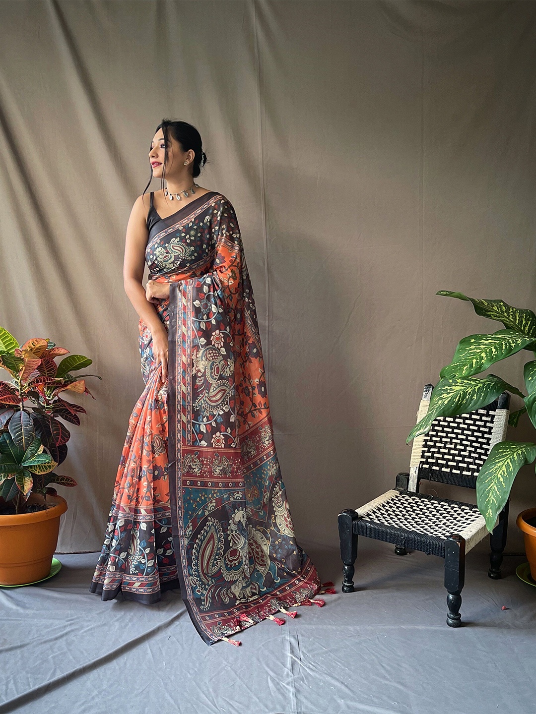 

Munir Floral Printed Pure Cotton Ikat Saree, Orange