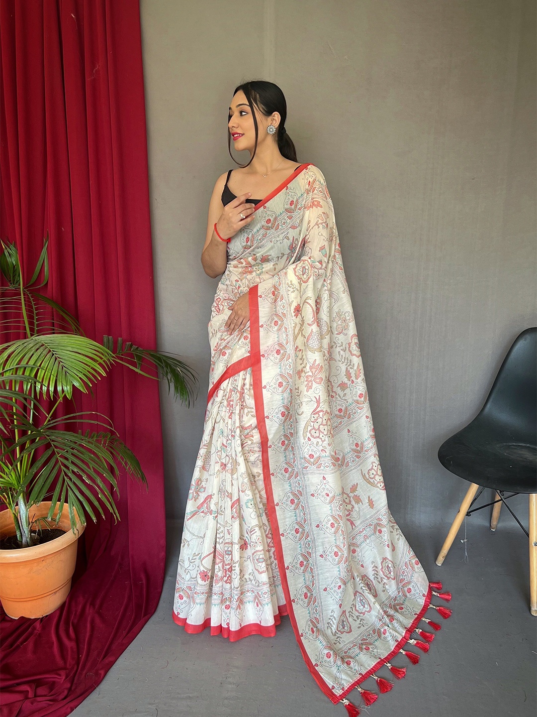

Munir Floral Printed Pure Cotton Saree, Red