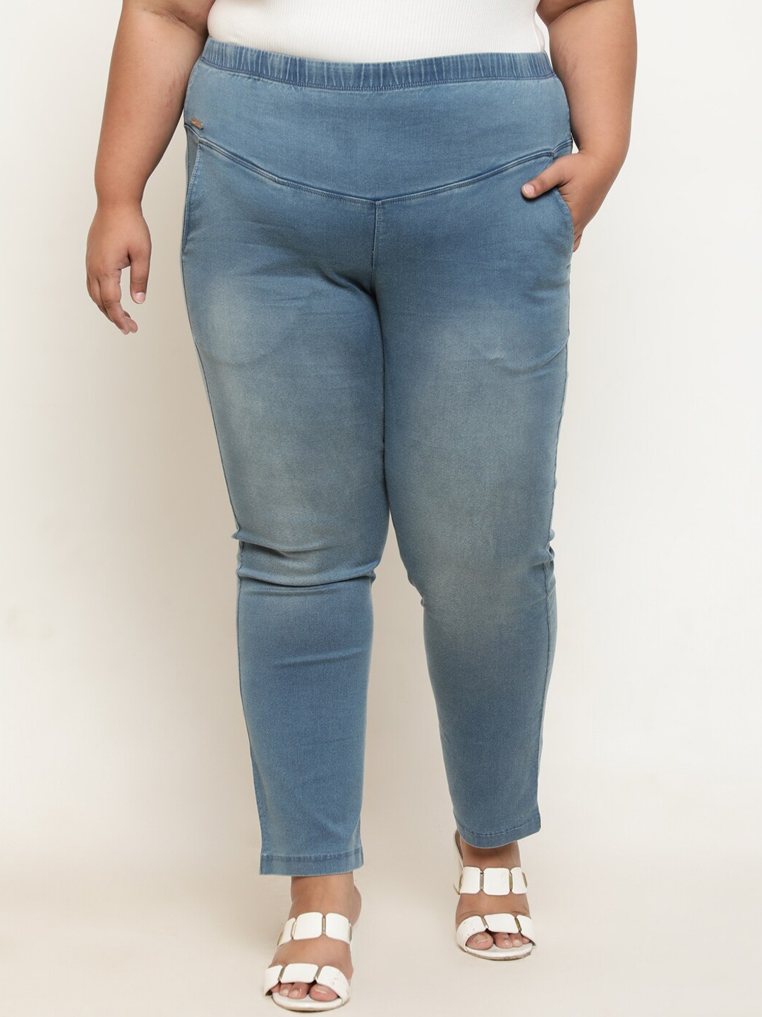 

Amydus Women Plus Size Straight Fit High-Rise Heavy Fade Clean Look Stretchable Jeans, Blue