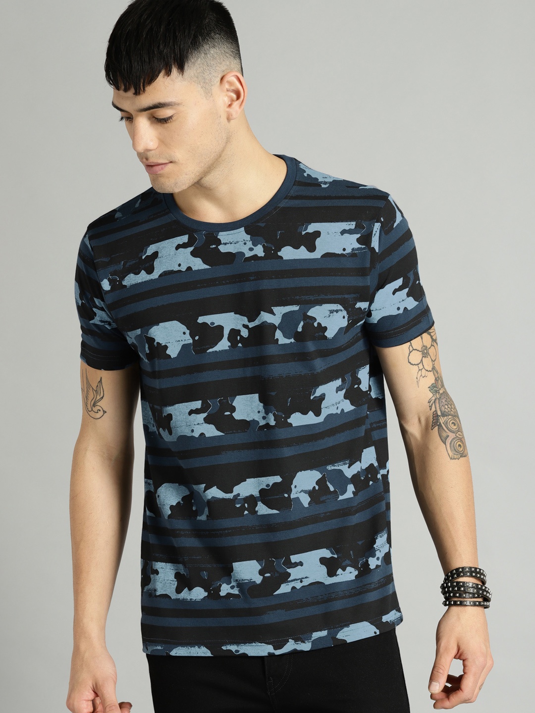 

Roadster Men Blue Black Printed Round Neck Pure Cotton T-shirt