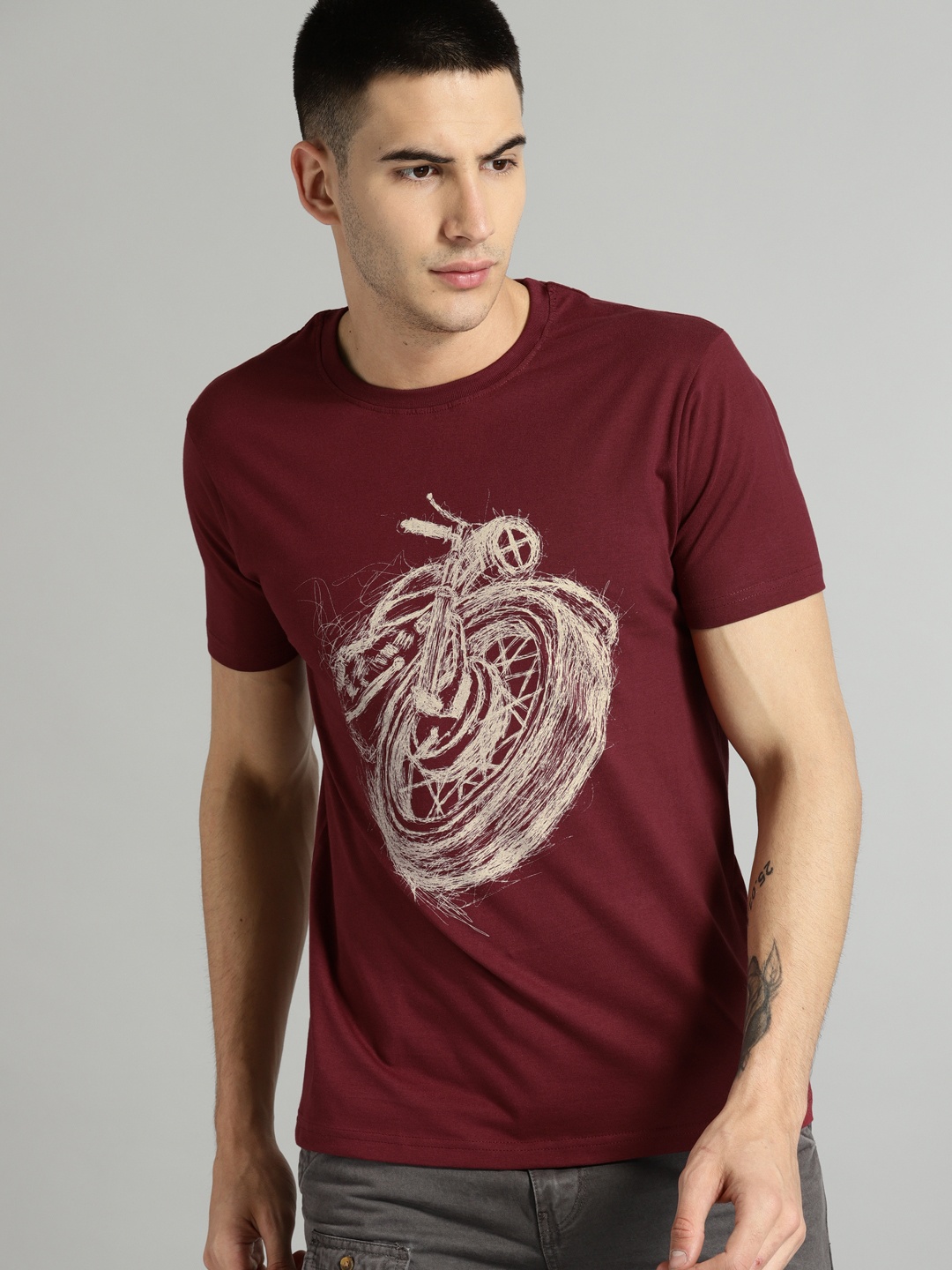 

Roadster Time Travlr Men Maroon Printed Round Neck T-shirt