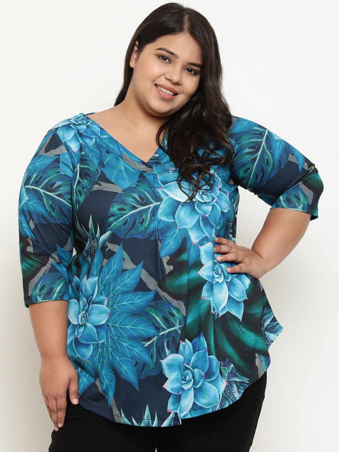 

Amydus Plus Size Floral Printed V-Neck Regular Top, Black