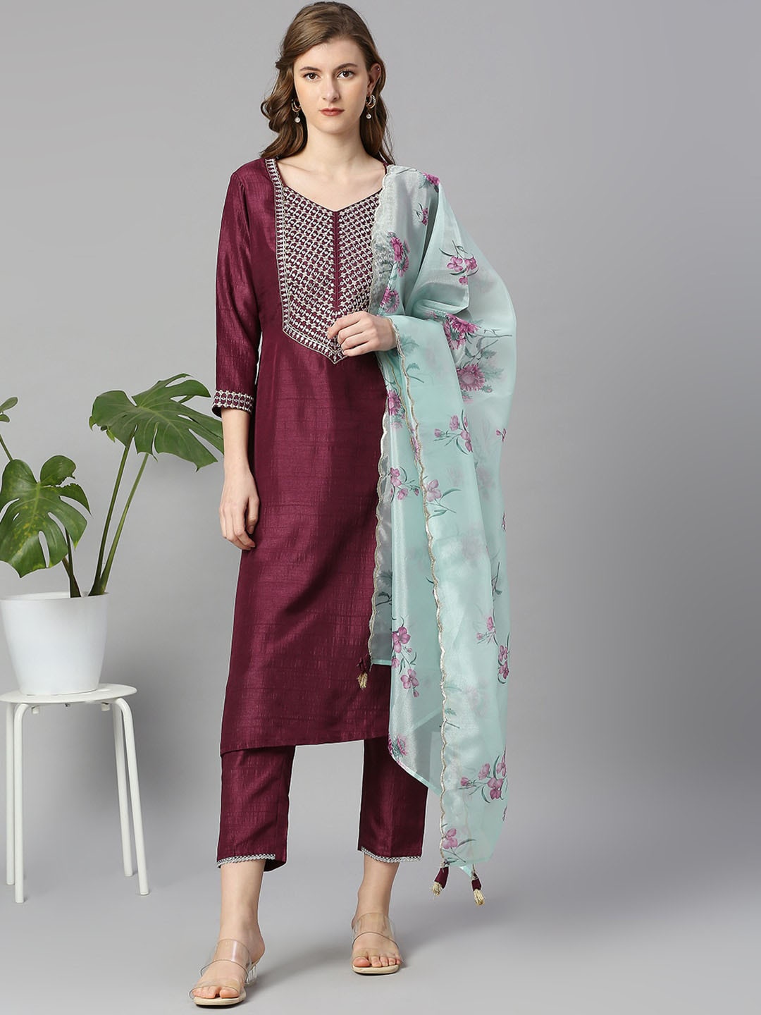 

BLACK SCISSOR Ethnic Motifs Yoke Design Sequinned Straight Kurta & Trousers With Dupatta, Burgundy