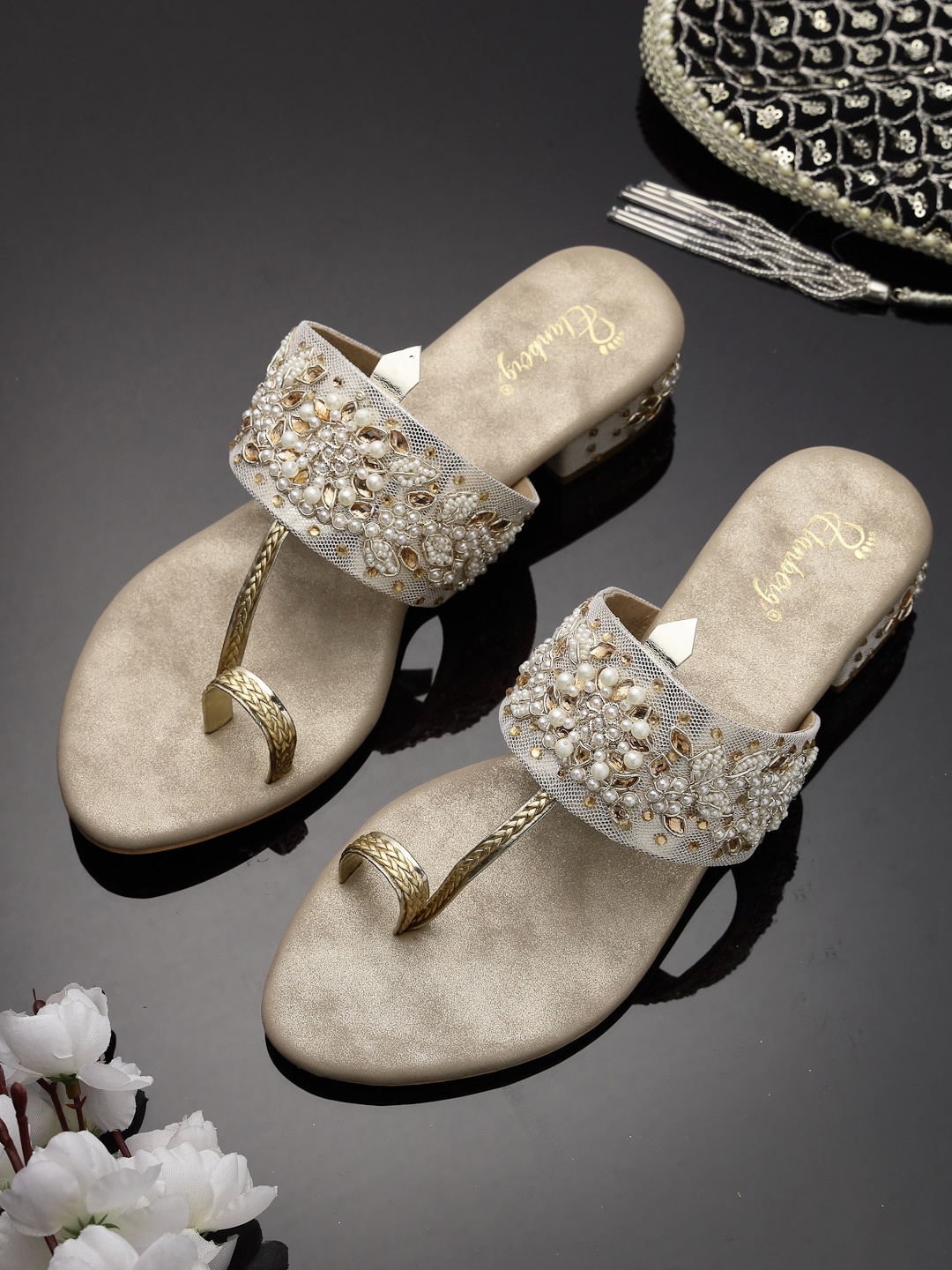 

ELANBERG Ethnic Embellished One Toe Flats, White