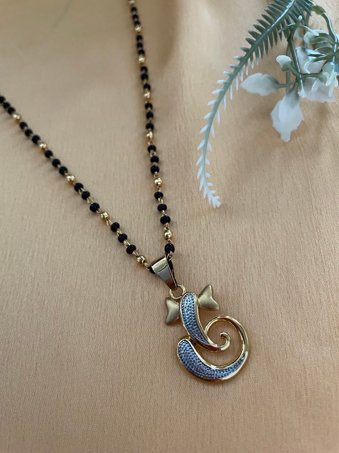 

Digital Dress Room Gold Plated Lord Ganesha Pendant Mangalsutra