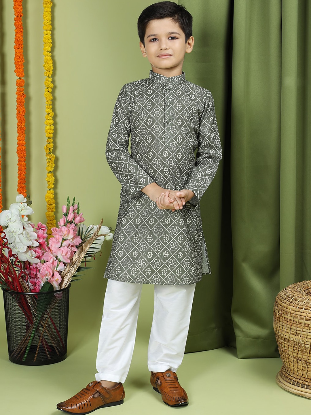 

TABARD Boys Ethnic Motifs Printed Regular Pure Cotton Kurta with Churidar, Green