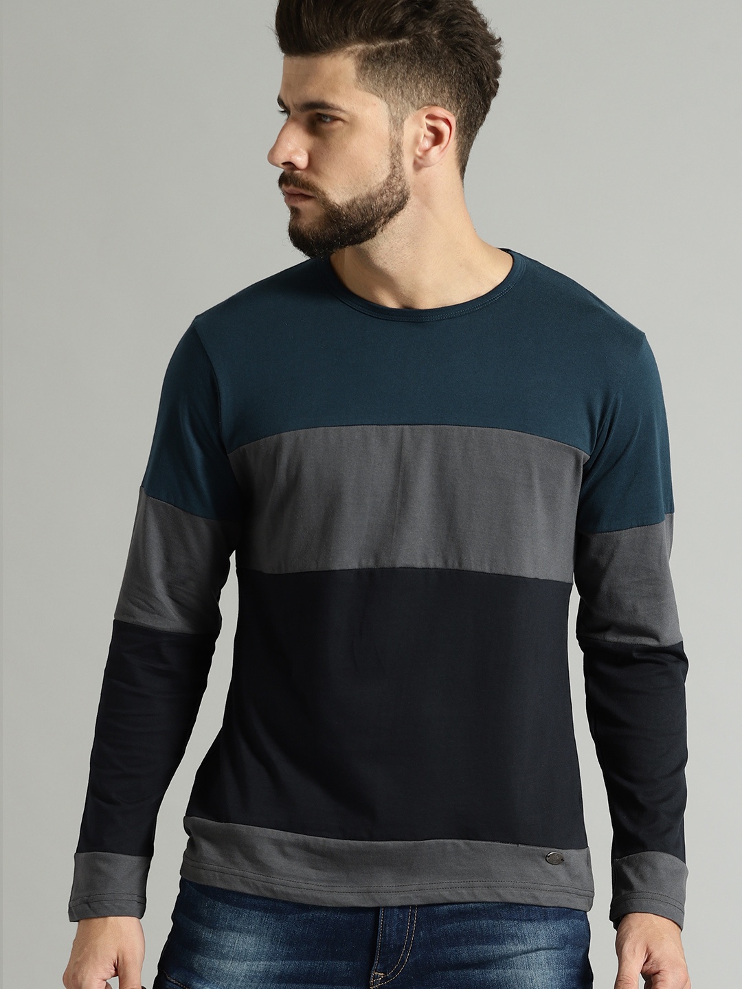 

Roadster Men Charcoal Grey & Blue Colourblocked T-shirt