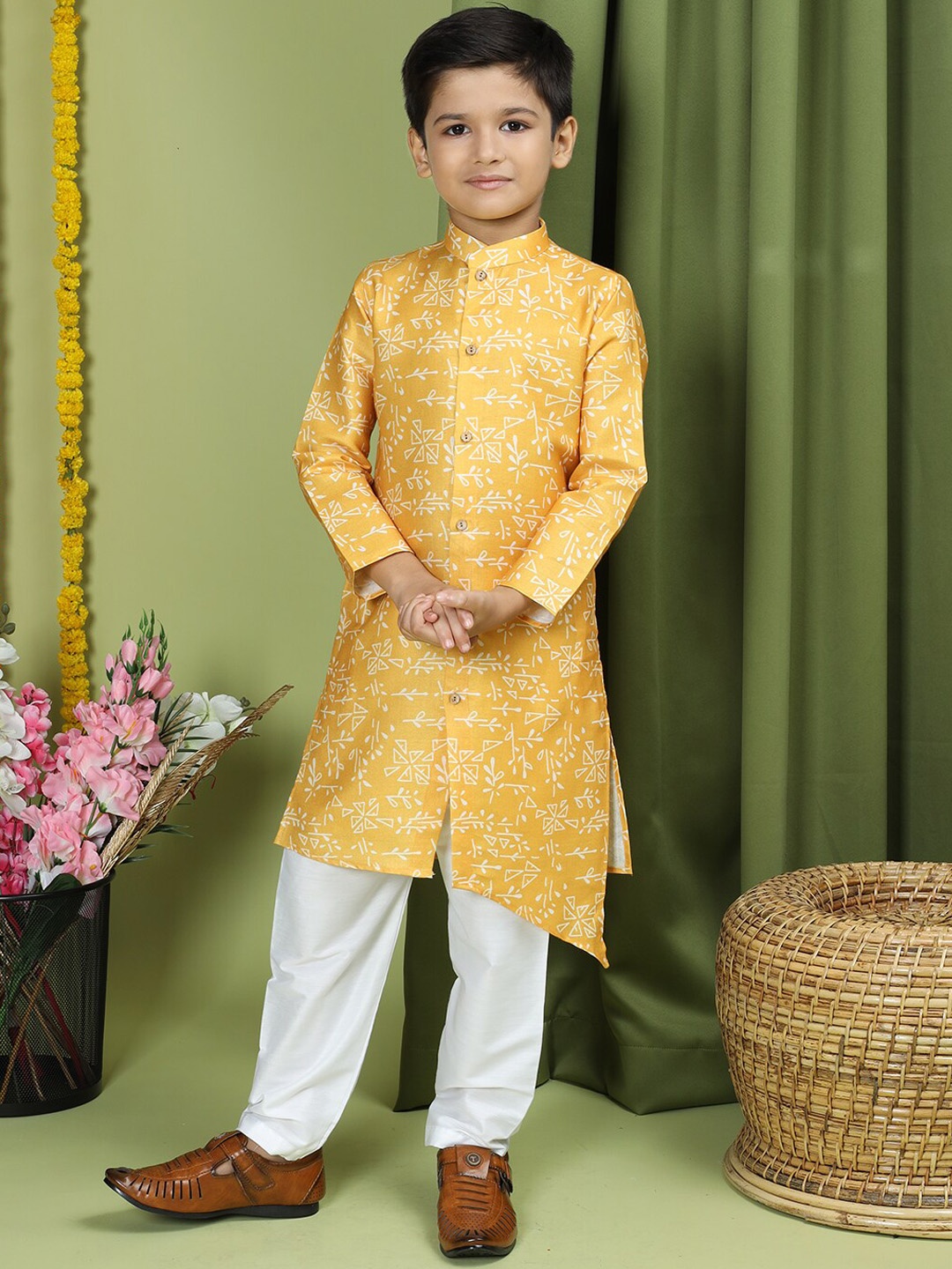 

TABARD Boys Ethnic Motifs Printed Pure Cotton Straight Kurta With Pyjamas, Yellow