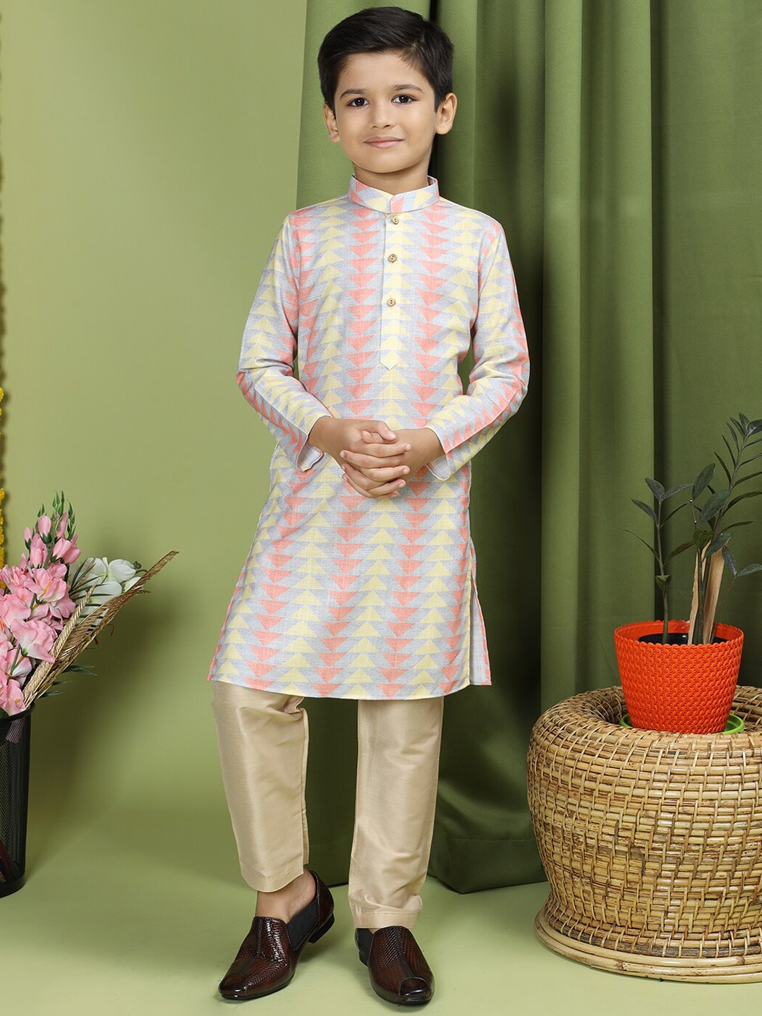 

TABARD Boys Geometric Printed Band Collar Regular Pure Cotton Kurta With Trousers, Grey