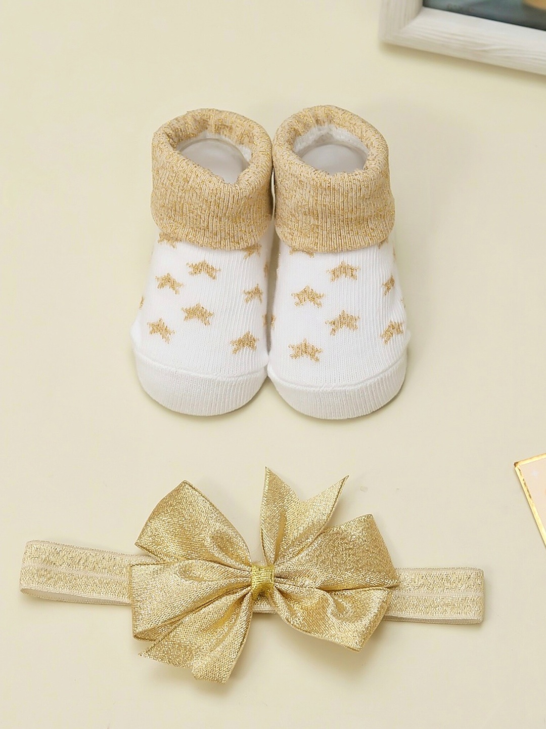 

Yellow Bee Star Infants Girls Patterned Cotton Socks & Bow Headband Set, White