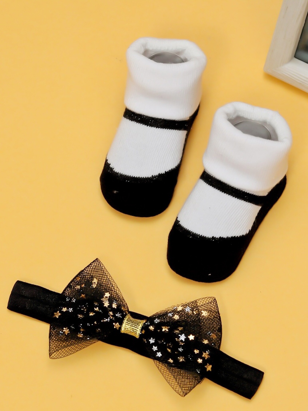 

Yellow Bee Infants Girls Patterned Cotton Socks & Bow Headband Set, Black