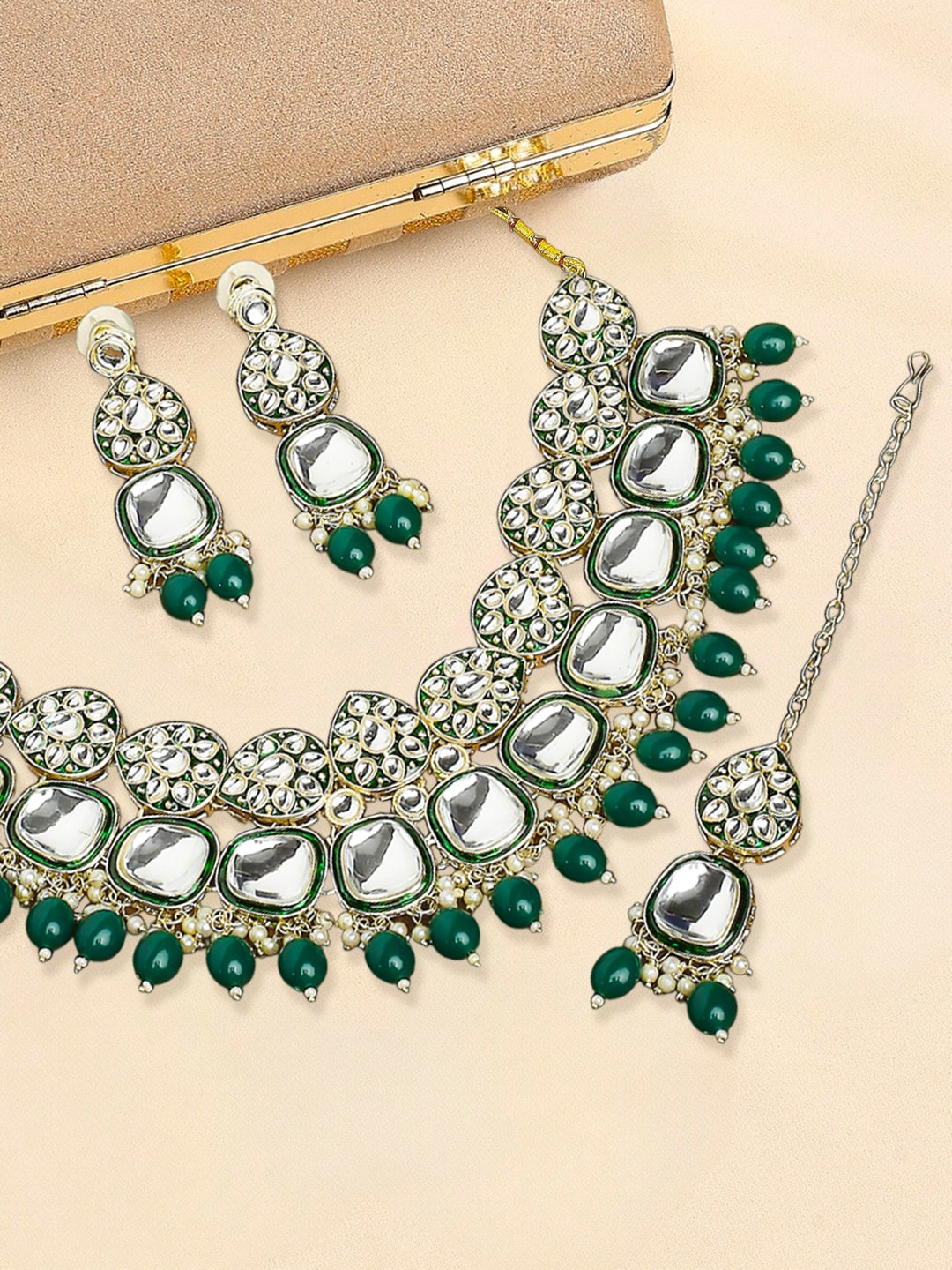 

OOMPH Kundan Studded Jewellery Set, Green