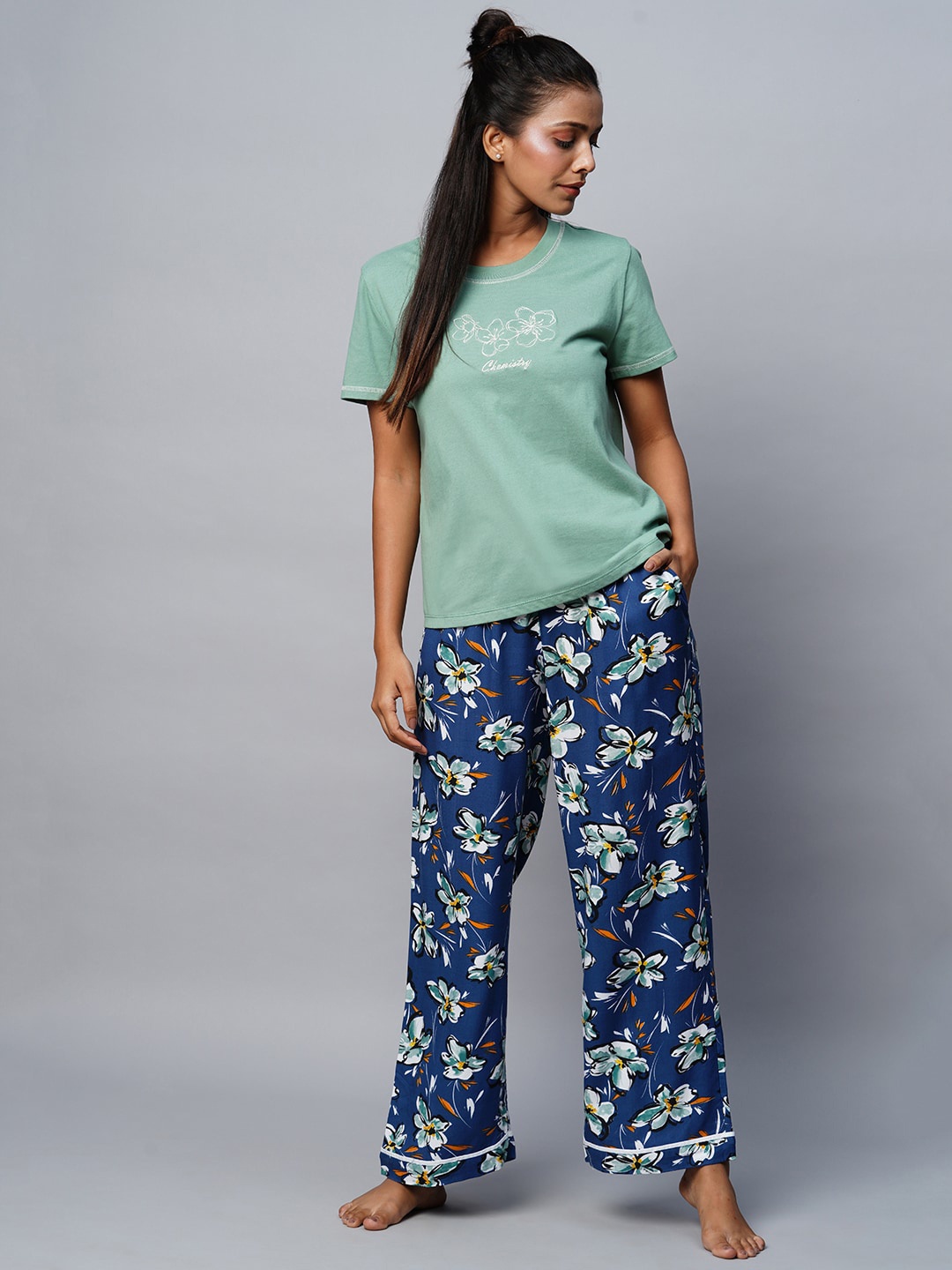 

Chemistry Floral Printed Night Suit, Green