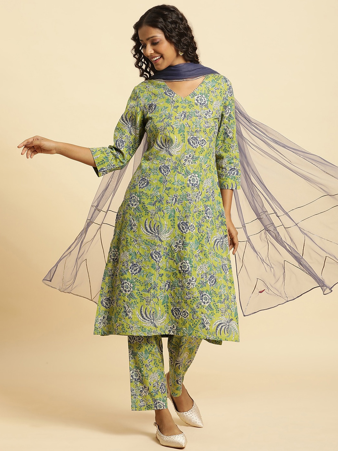 

W Floral Printed Regular Gotta Patti Kurta With Trousers & Dupatta, Green