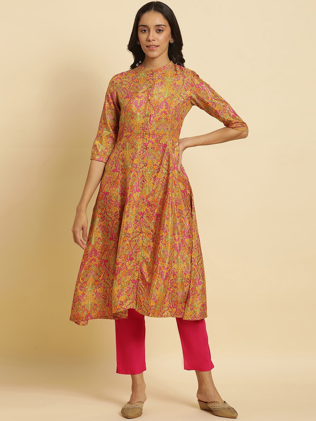 

W Floral Printed Mandarin Collar Shantung Kurta With Trousers, Green