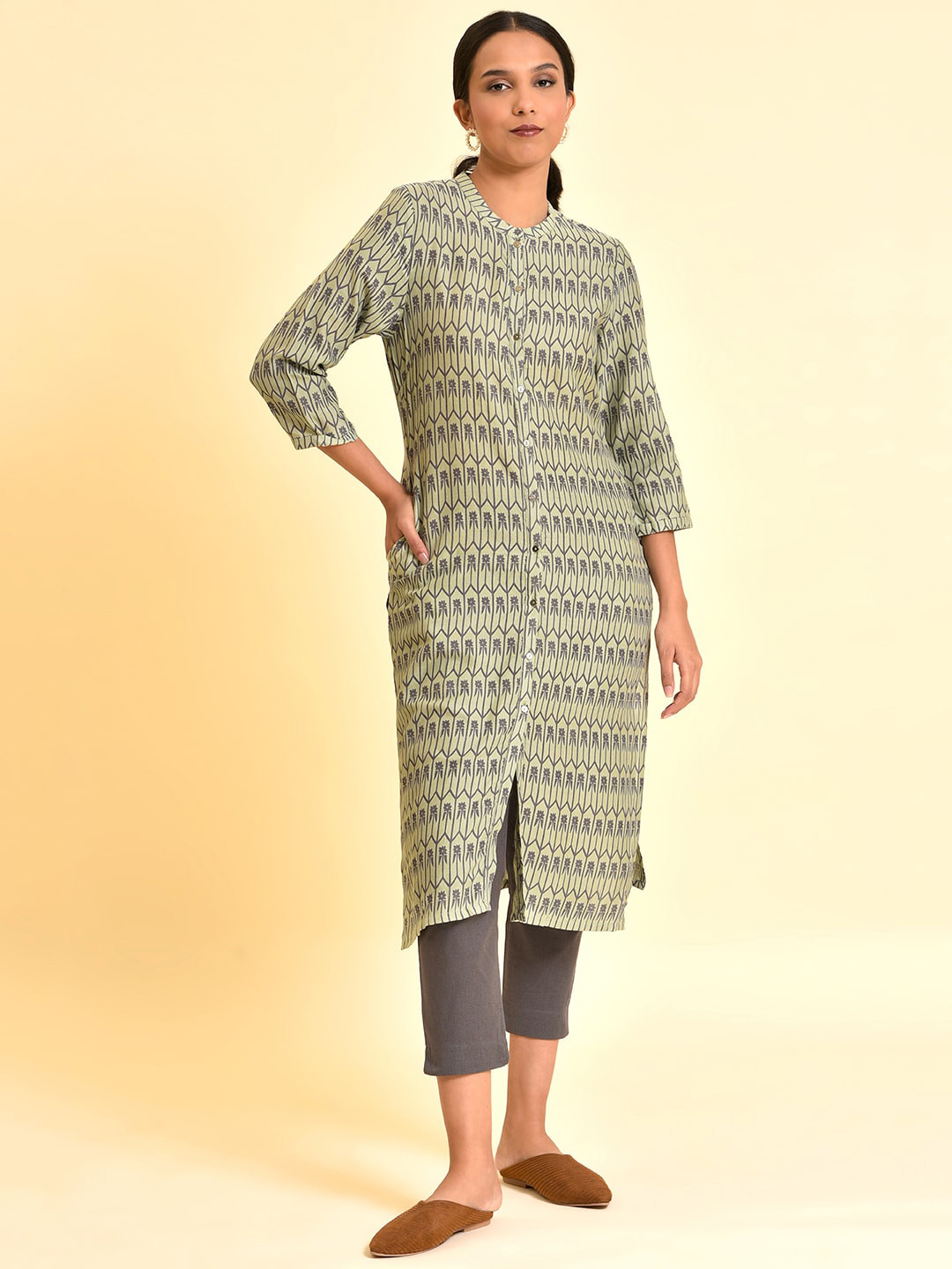 

W Ethnic Motifs Printed Mandarin Collar Regular Kurta With Trousers, Green