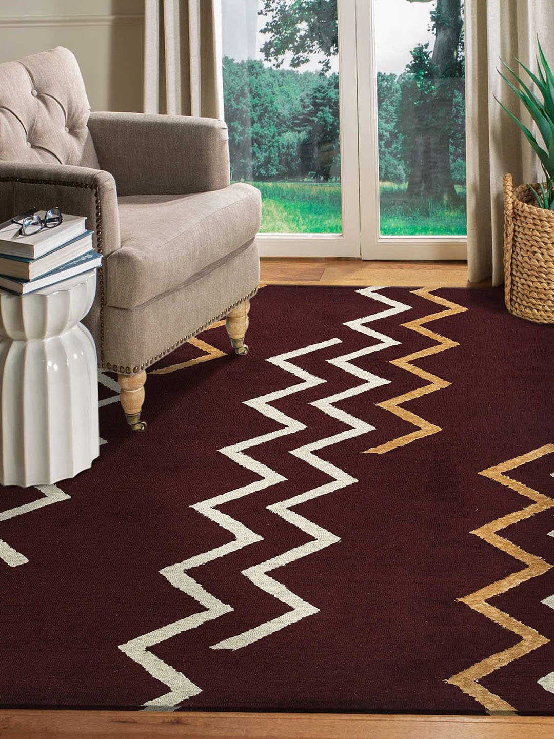 

saraswatii global Red & White Geometric-Printed Hand Tufted Rectangular Carpet