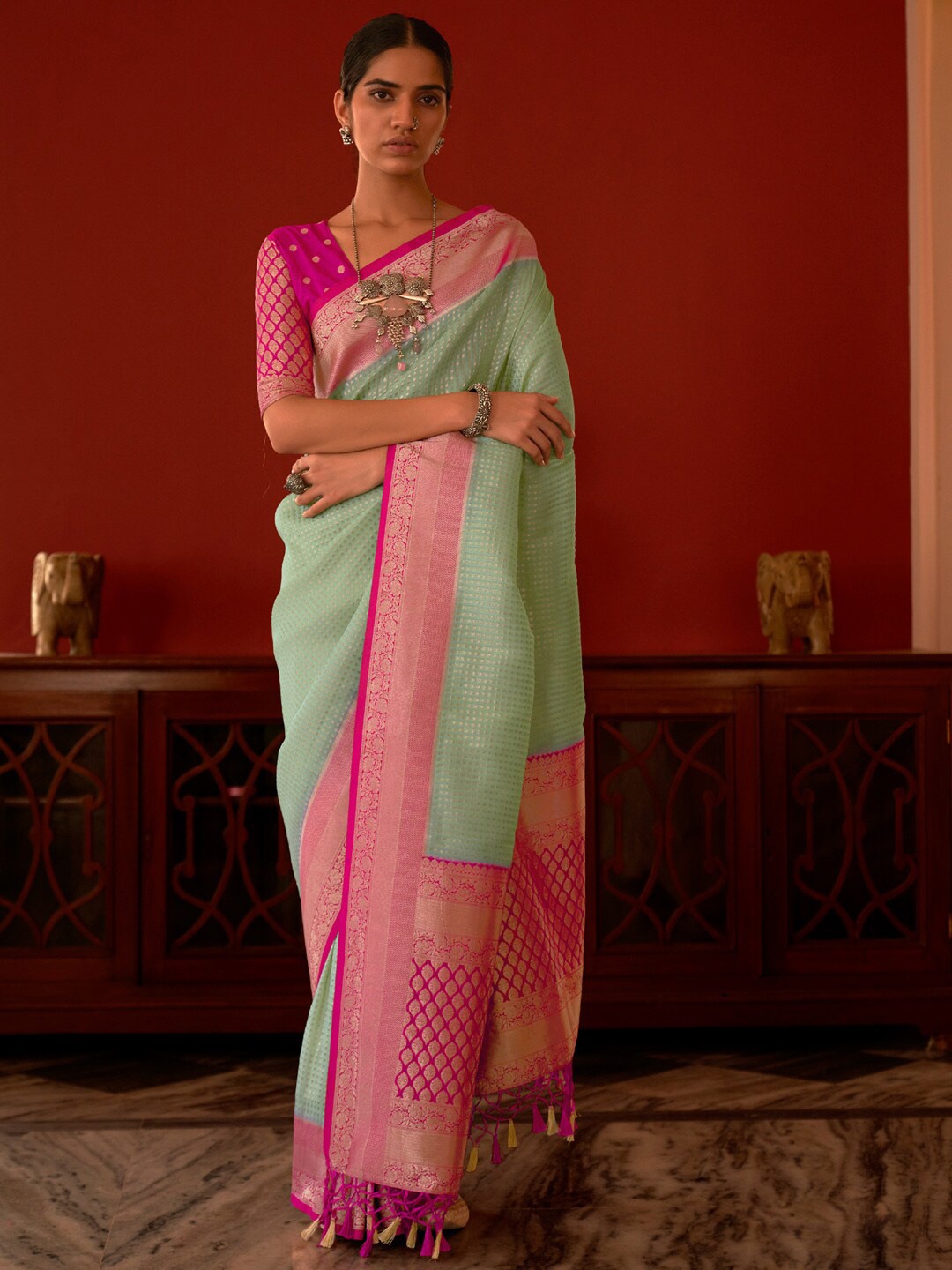

Mitera Sea Green & Fuchsia Ethnic Motifs Woven Design Zari Brocade Banarasi Saree
