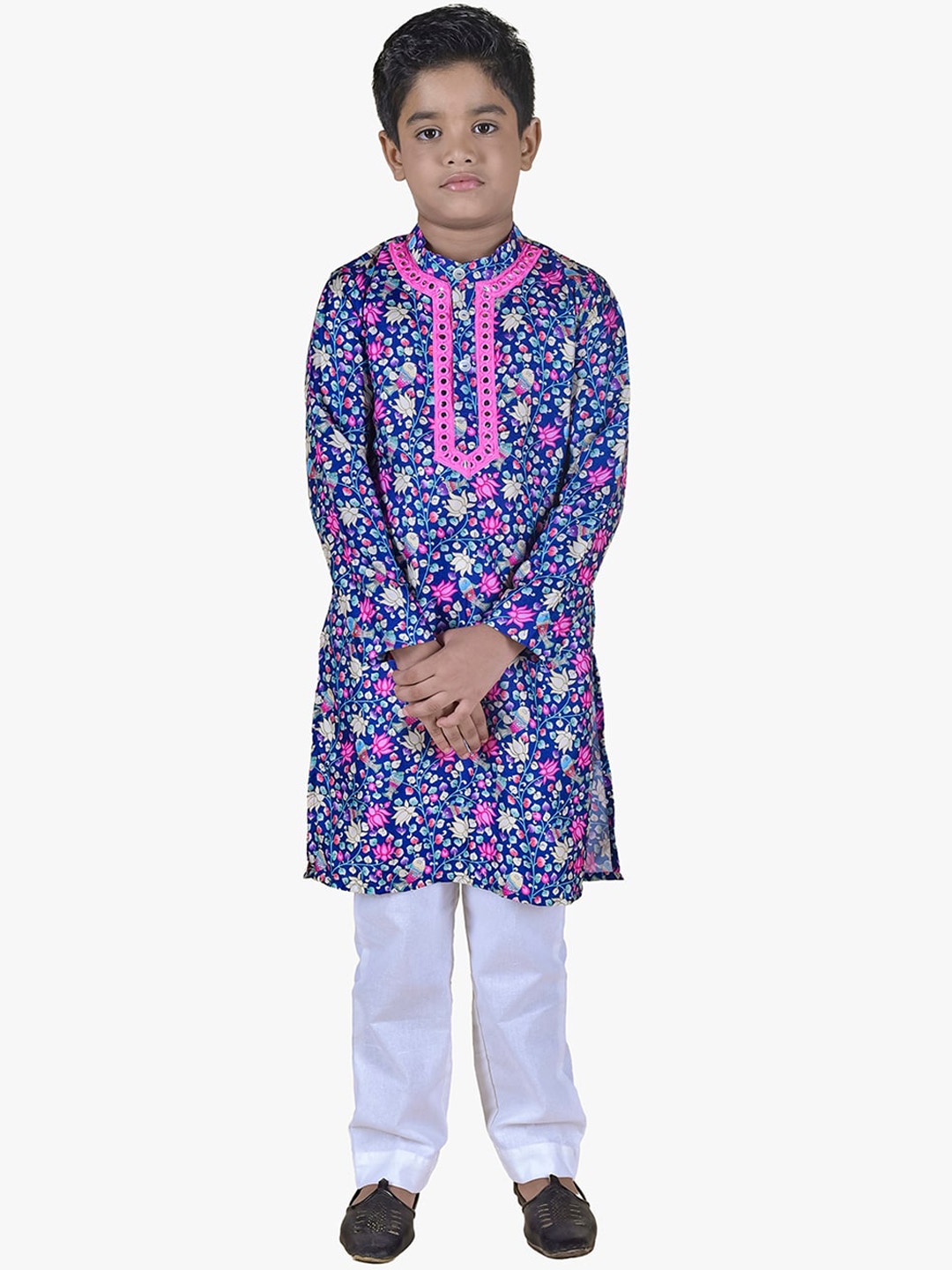 

Jilmil Boys Floral Printed Band Collar Mirror Work Kurta with Trousers, Blue