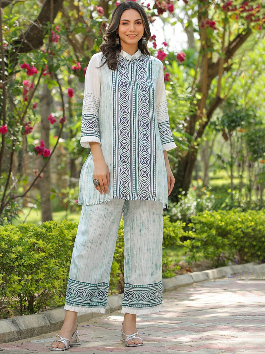 

Rangeelo Ethnic Motifs Printed Mandarin Collar Top & Palazzo, White