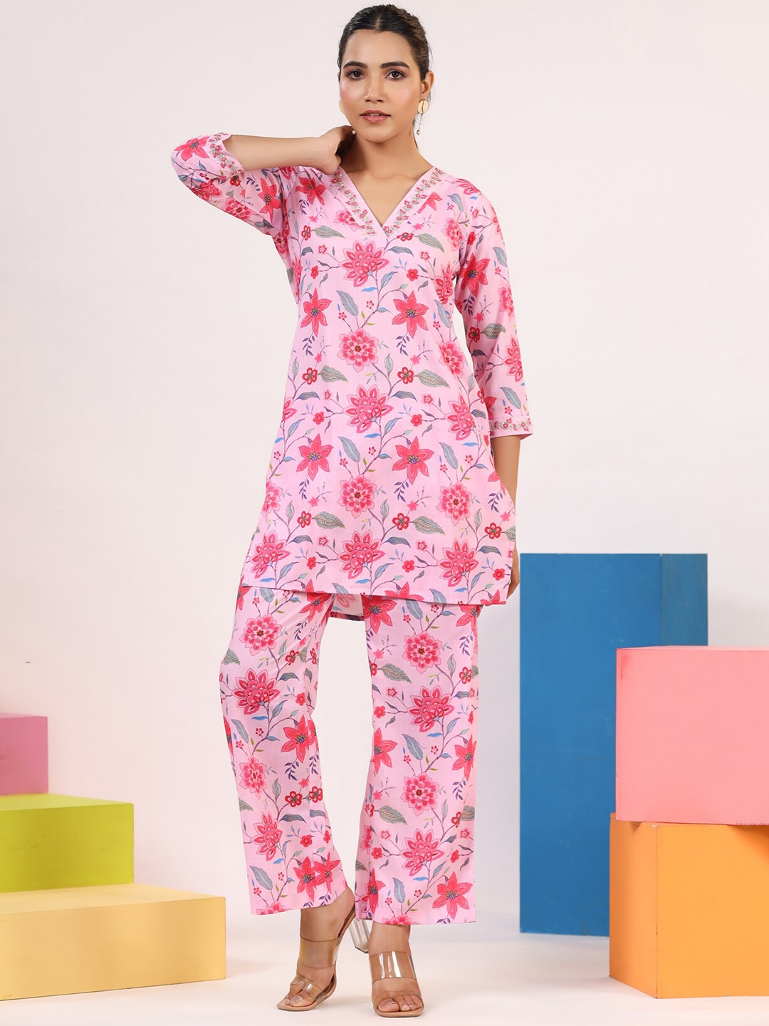 

Rangeelo Floral Printed V-Neck Three-Quarter Sleeve Kurta Set, Pink