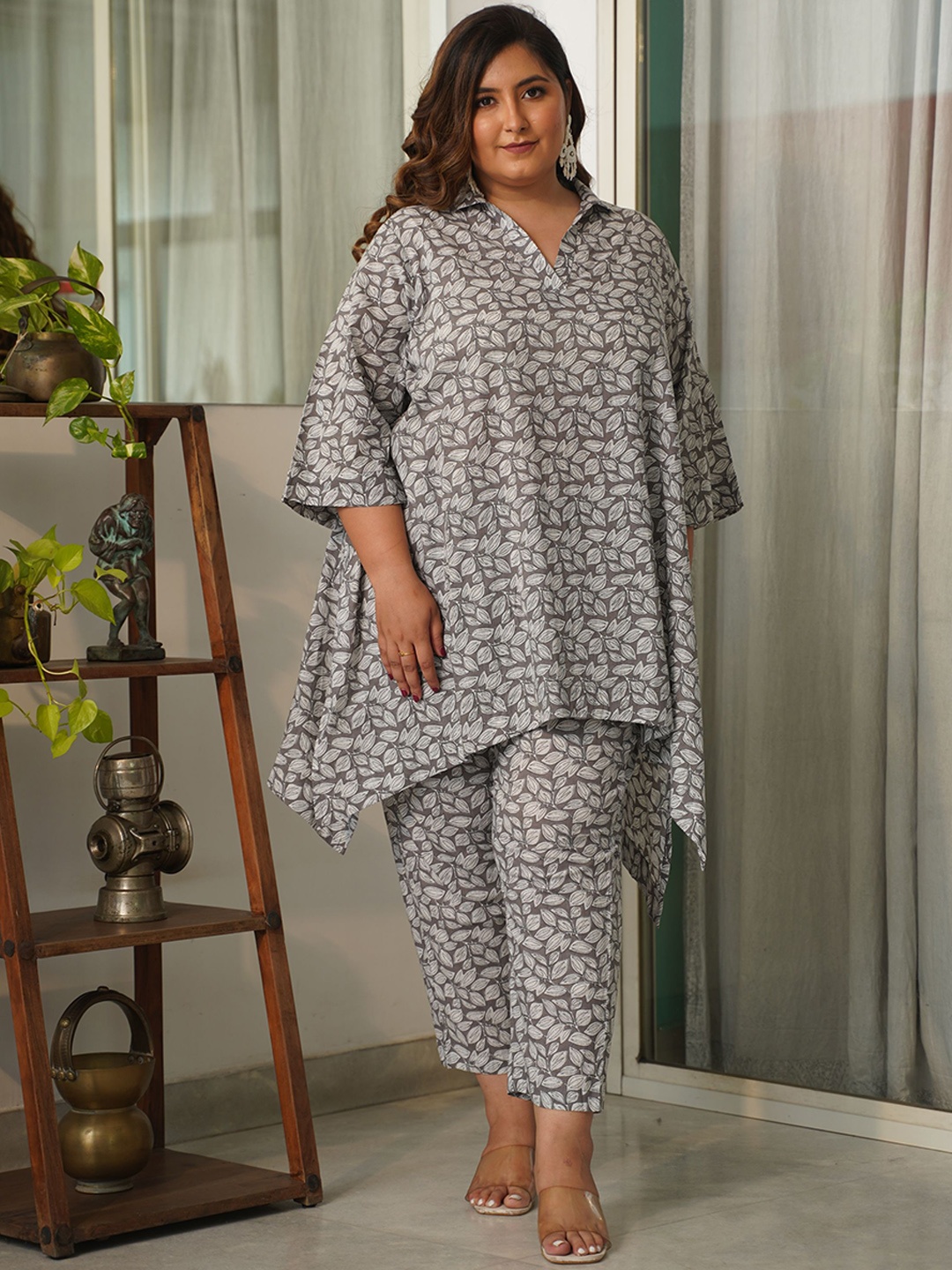 

NANGALIA RUCHIRA Plus Size Floral Printed Shirt Collar Pure Cotton Kurta With Trousers, Grey