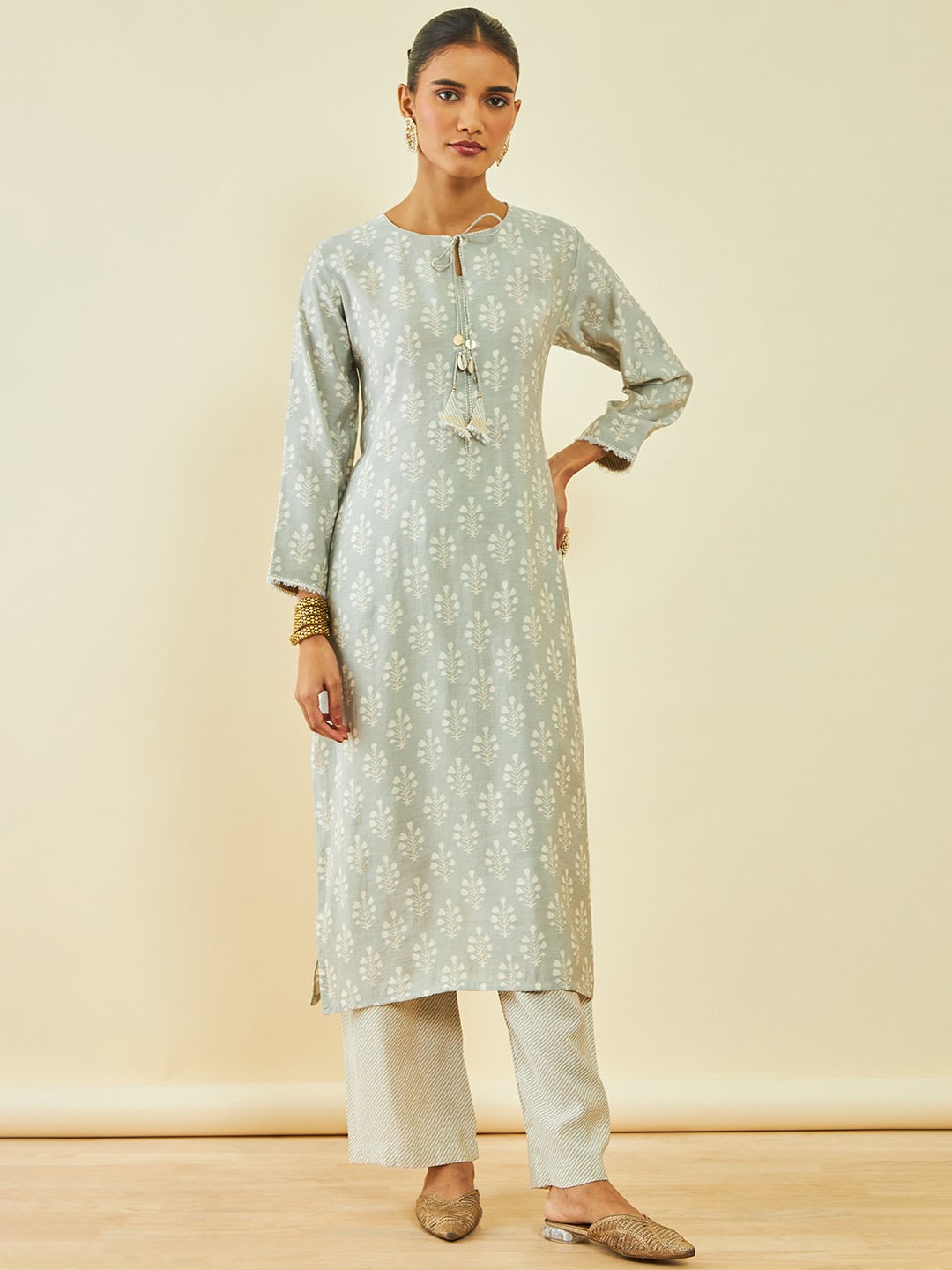 

Soch Floral Printed Tie-Up Neck Straight Kurta With Trousers, Grey