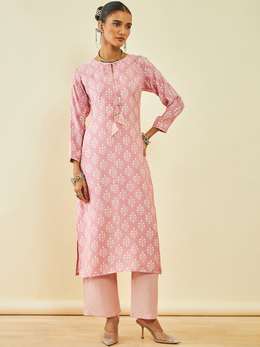 

Soch Floral Printed Tie-Up Neck Straight Kurta With Trousers, Pink