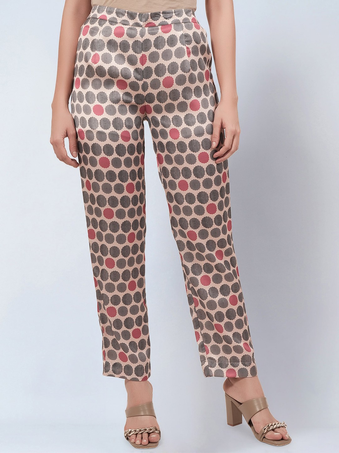 

First Resort by Ramola Bachchan Women Geometric Printed Smart Mid-Rise Parallel Trousers, Grey
