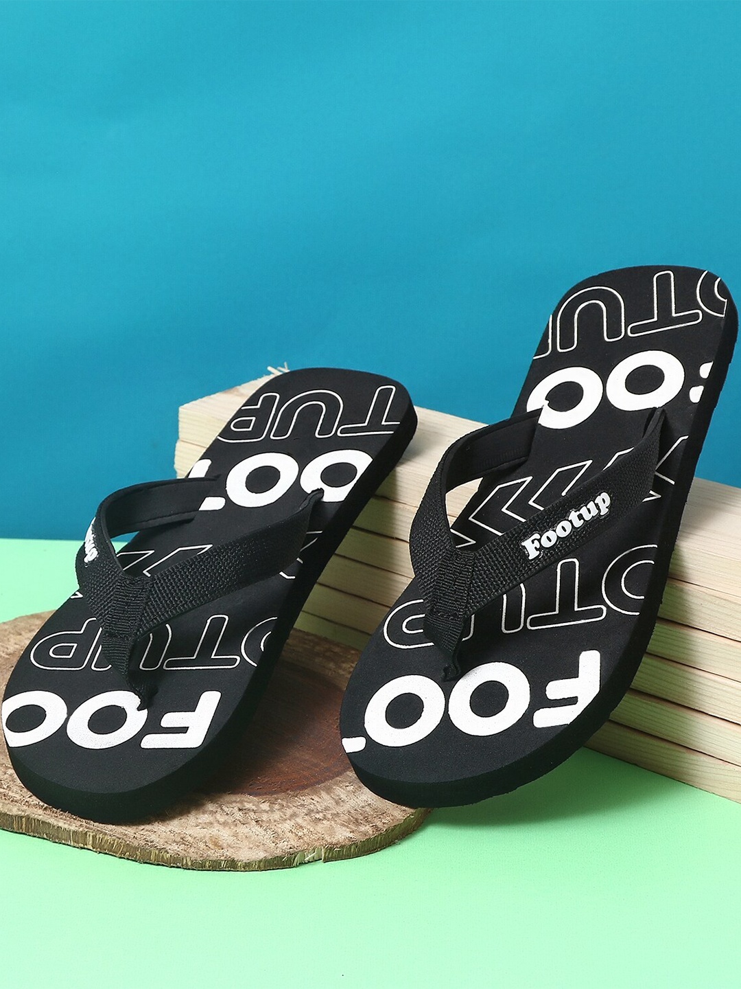 

FOOTUP Men Typography Printed Fabric Thong Flip-Flops, Black