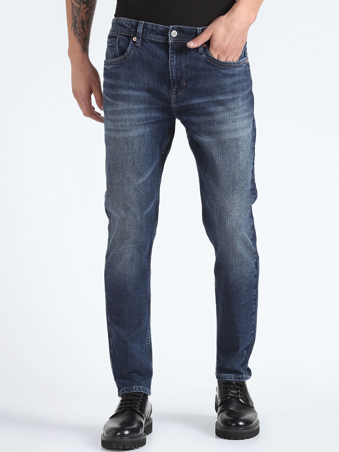 

Flying Machine Men Tapered Fit Clean Look Light Fade Stretchable Jeans, Blue