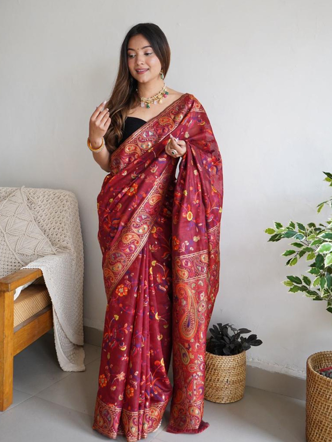 

MORLY Floral Woven Design Zari Kanjeevaram Saree, Maroon
