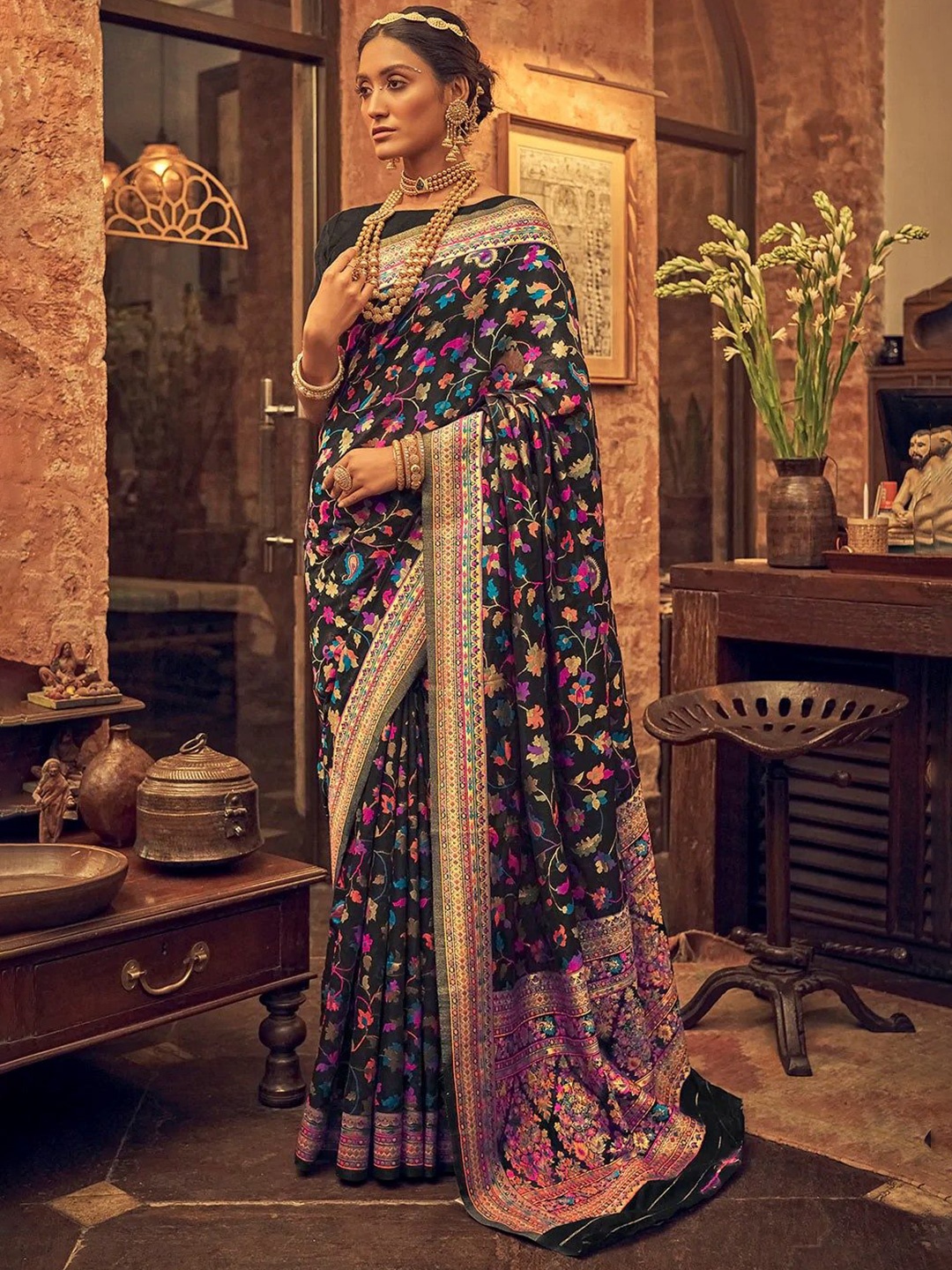 

MORLY Woven Design Zari Kanjeevaram Saree, Black