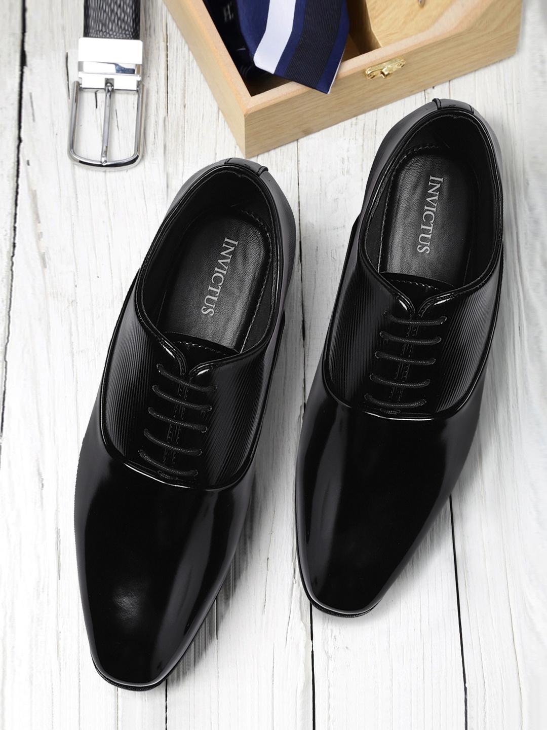 

INVICTUS Men Black Textured Formal Oxfords