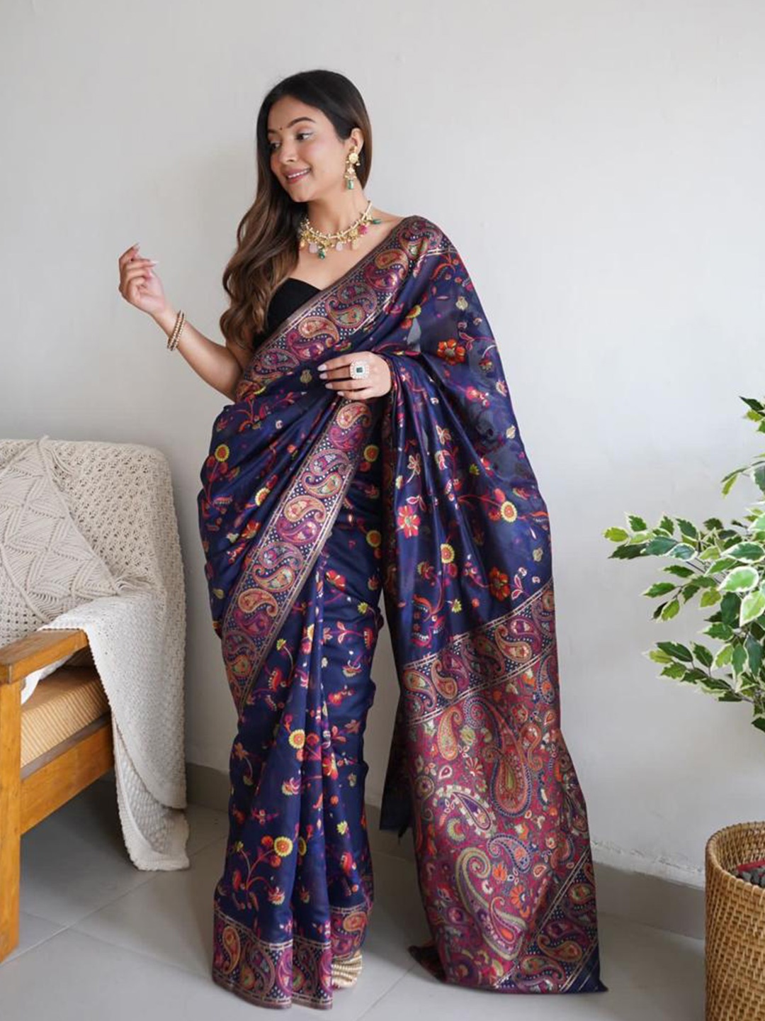 

MORLY Floral Printed Zari Kanjeevaram Saree, Navy blue