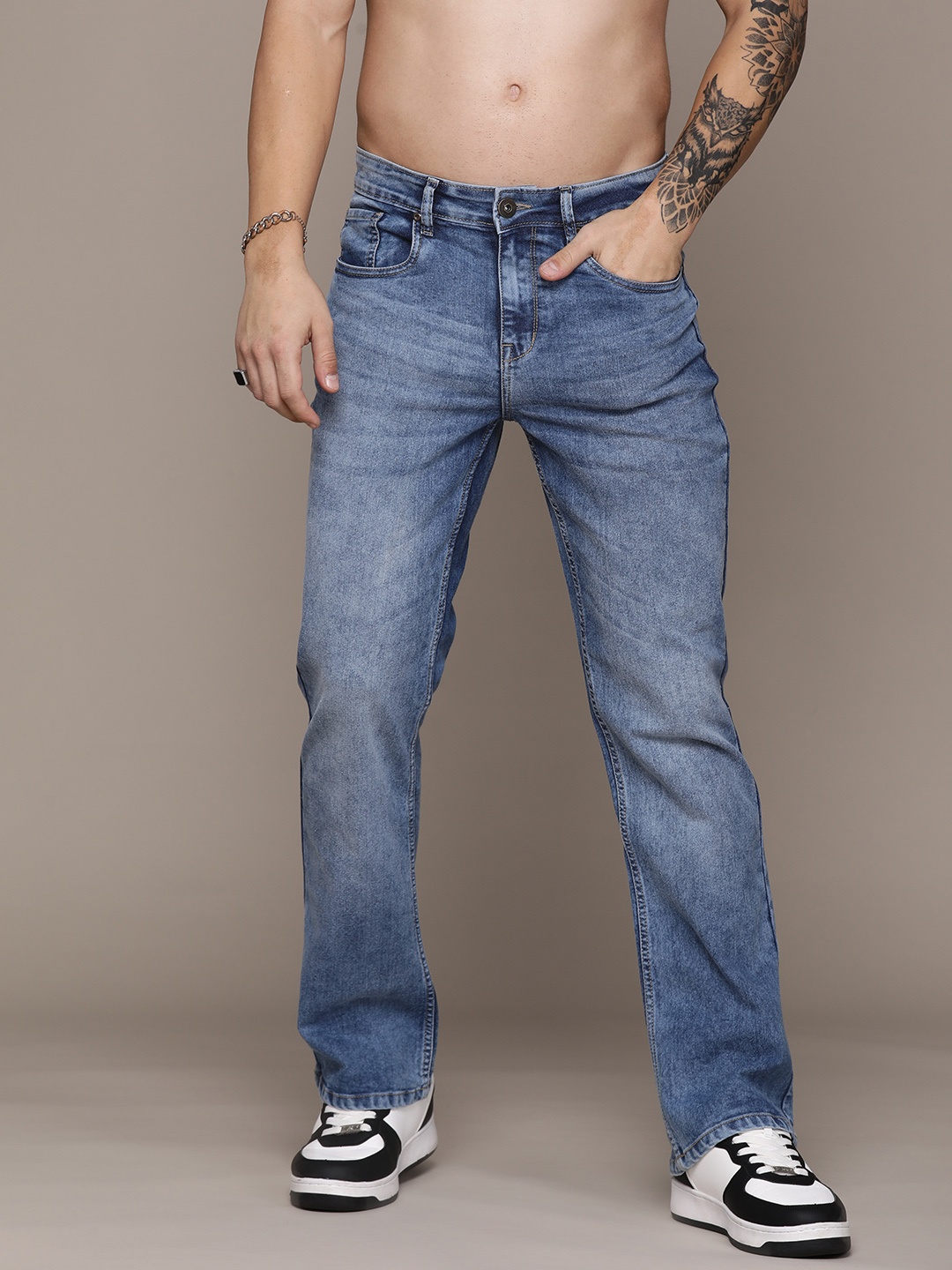 

Roadster Men Bootcut Light Fade Stretchable Jeans, Blue