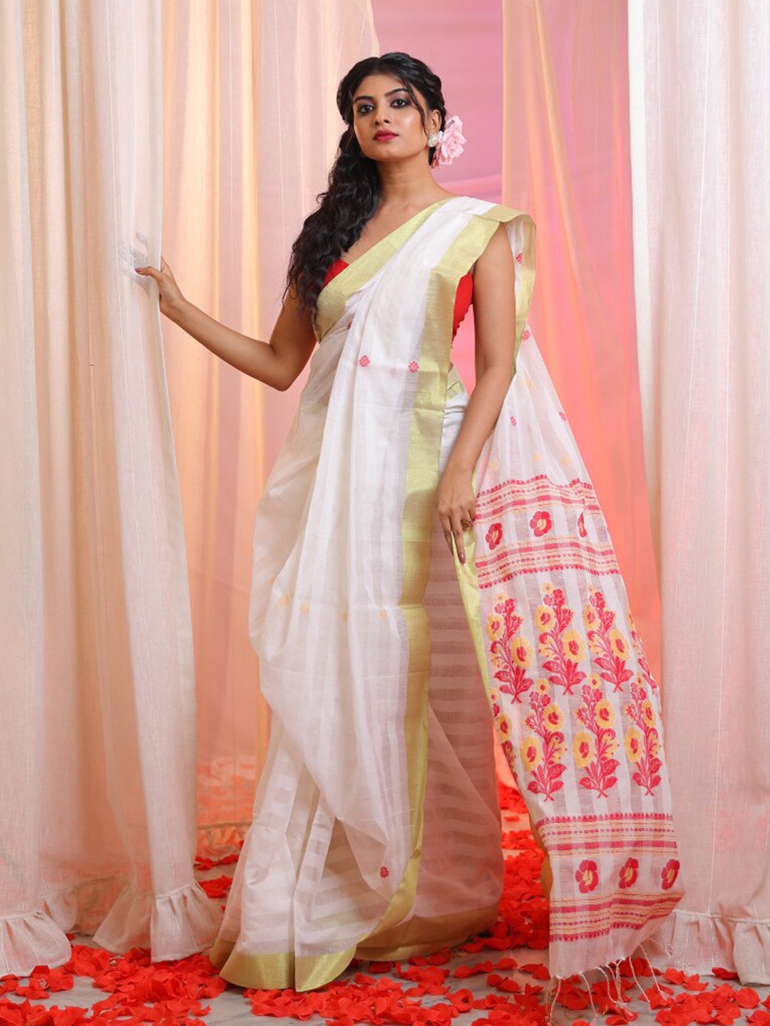 

Charukriti Floral Printed Zari Saree, White