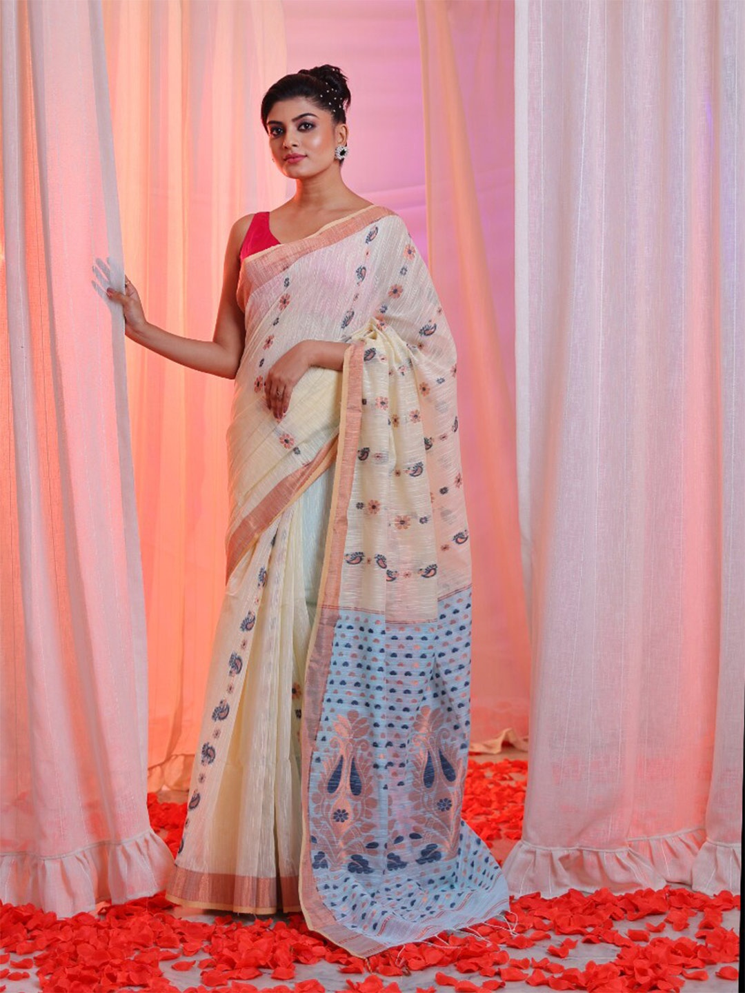 

Charukriti Woven Design Zari Saree, Off white