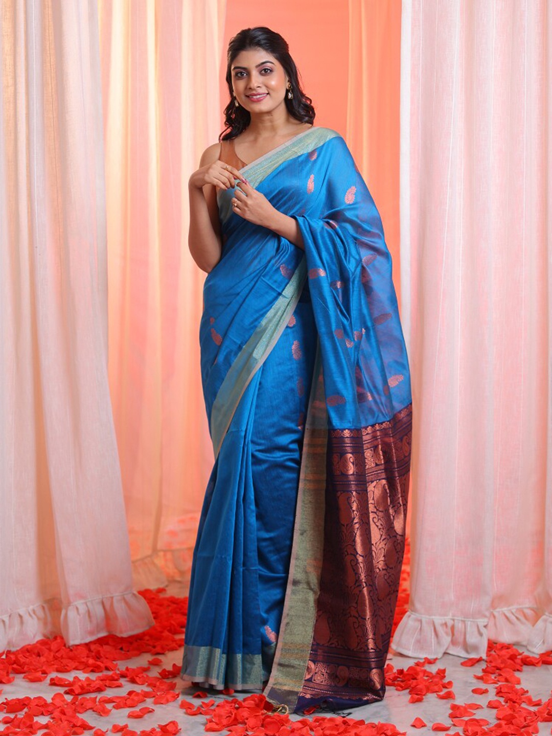 

Charukriti Paisley Woven Design Zari Handloom Saree, Blue