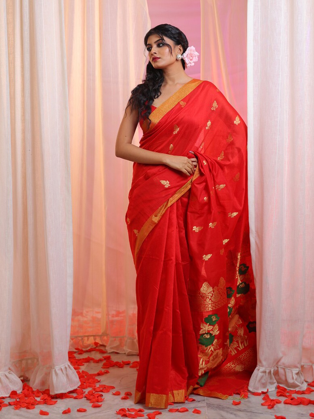 

Charukriti Ethnic Motifs Woven Design Zari Saree, Red