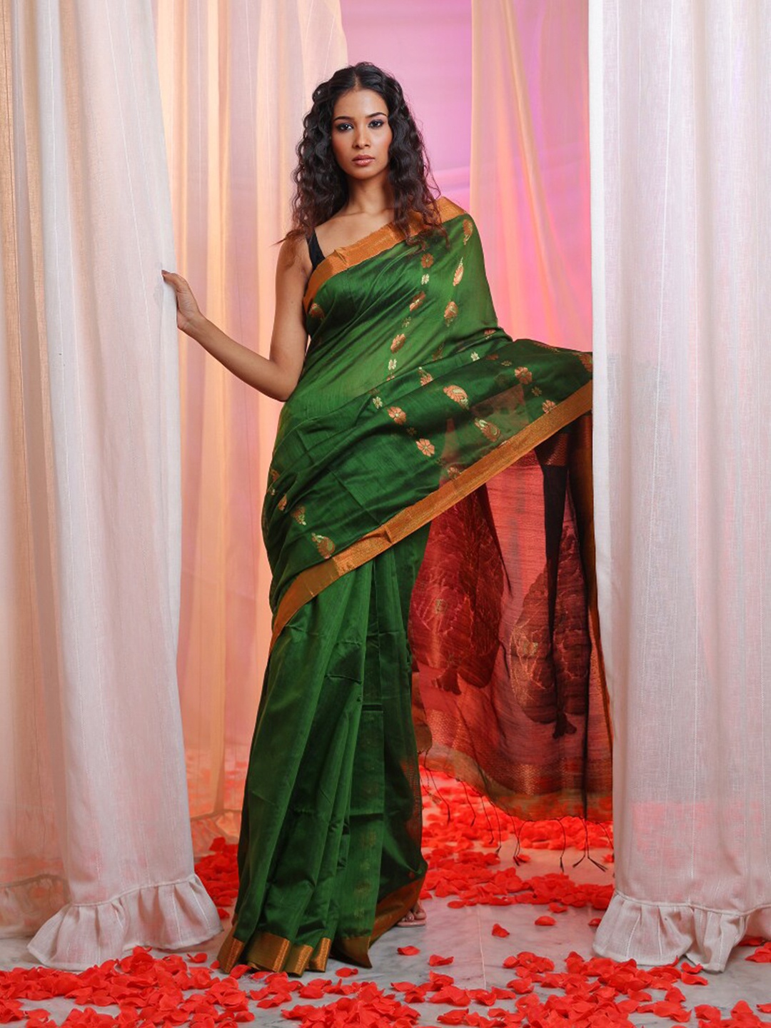 

Charukriti Ethnic Motifs Woven Design Zari Saree, Green