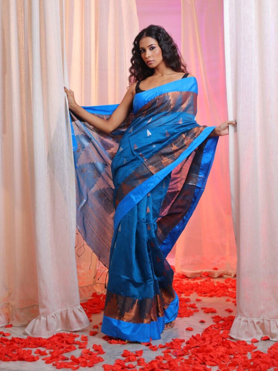 

Charukriti Geometric Woven Design Zari Saree, Teal